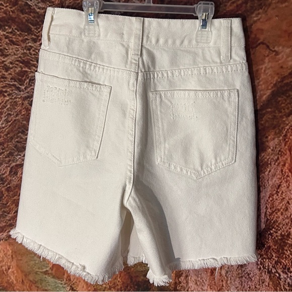 Lennon Distressed Mid Short in White by Superdown - Picture 12 of 13
